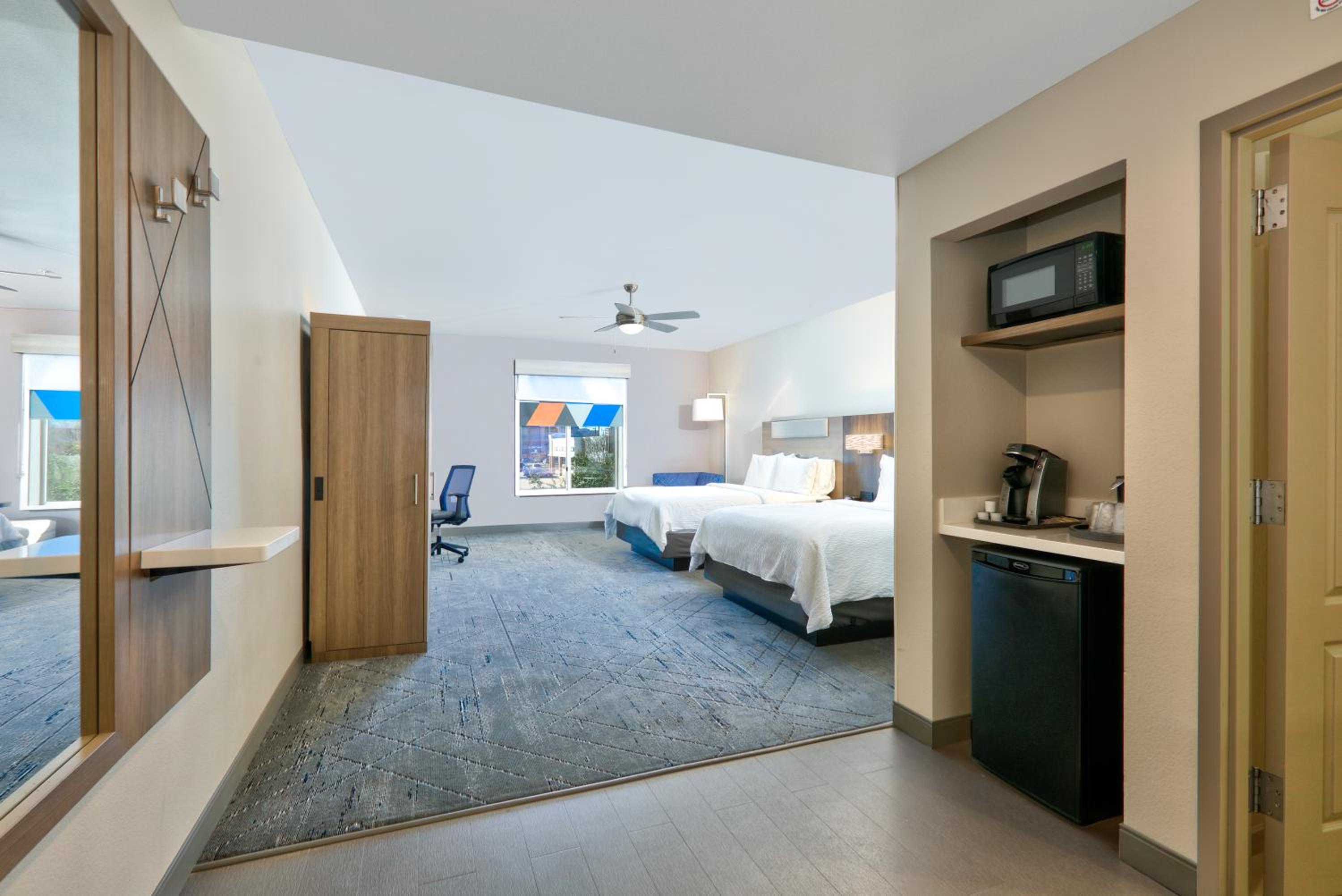 holiday inn express and suites north dallas at preston
