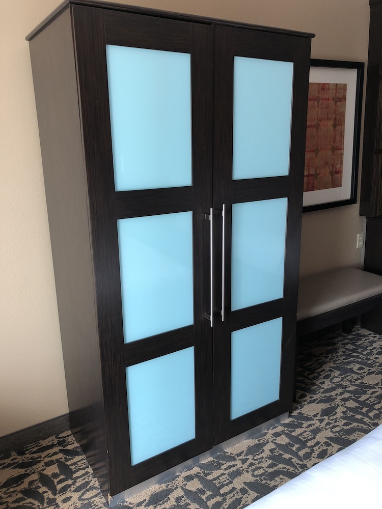 holiday inn express and suites north dallas at preston