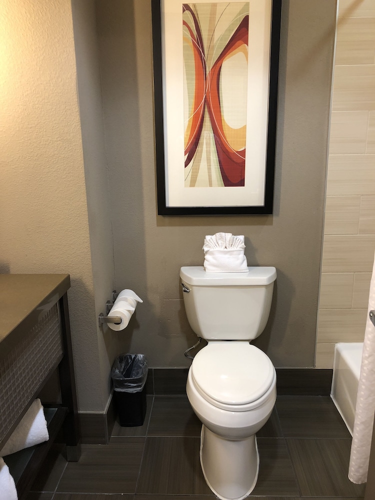 holiday inn express and suites north dallas at preston