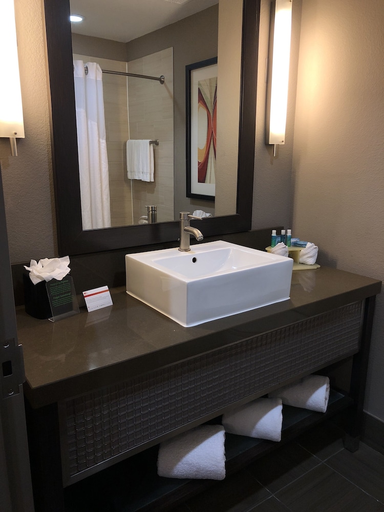 holiday inn express and suites north dallas at preston