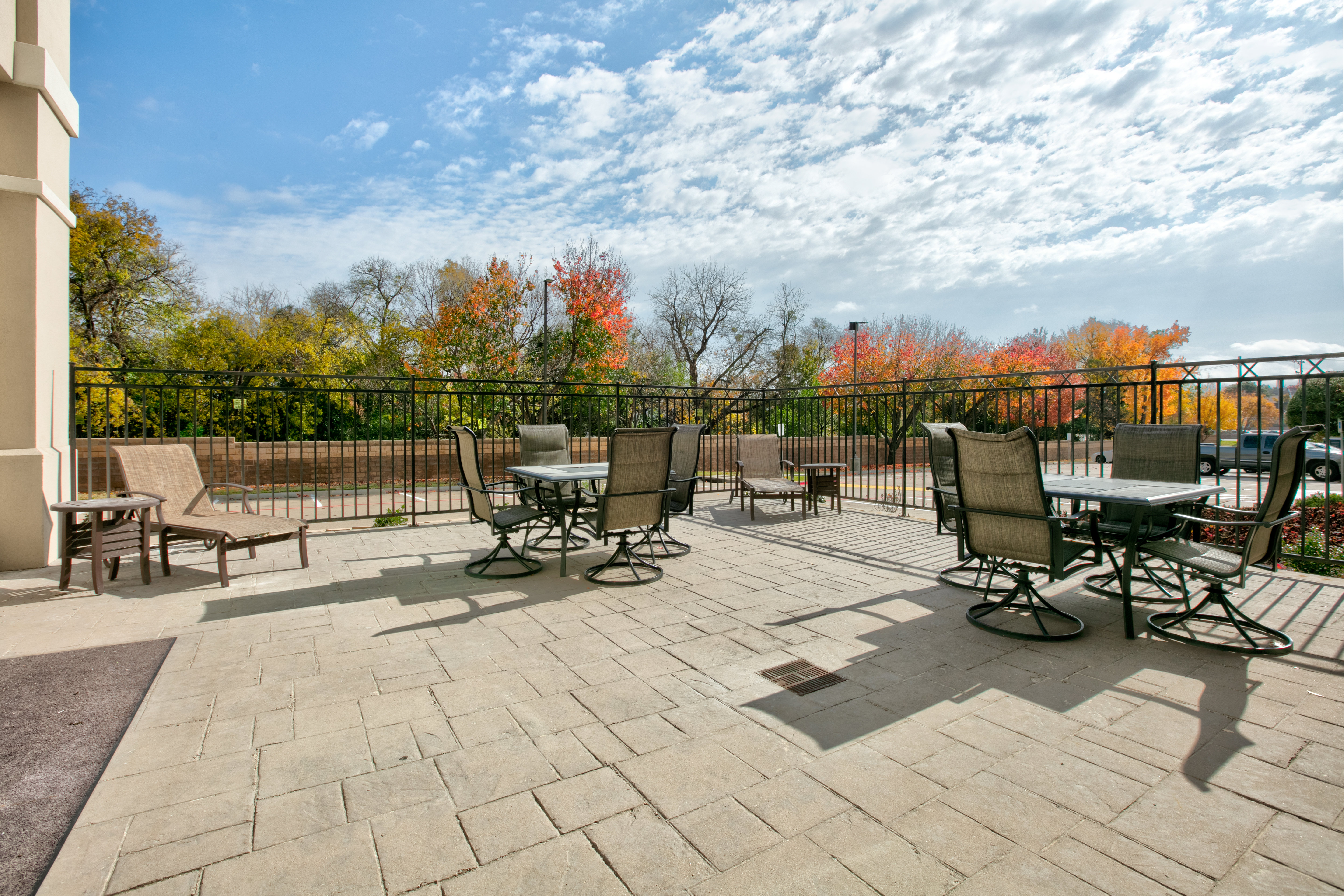 holiday inn express and suites north dallas at preston