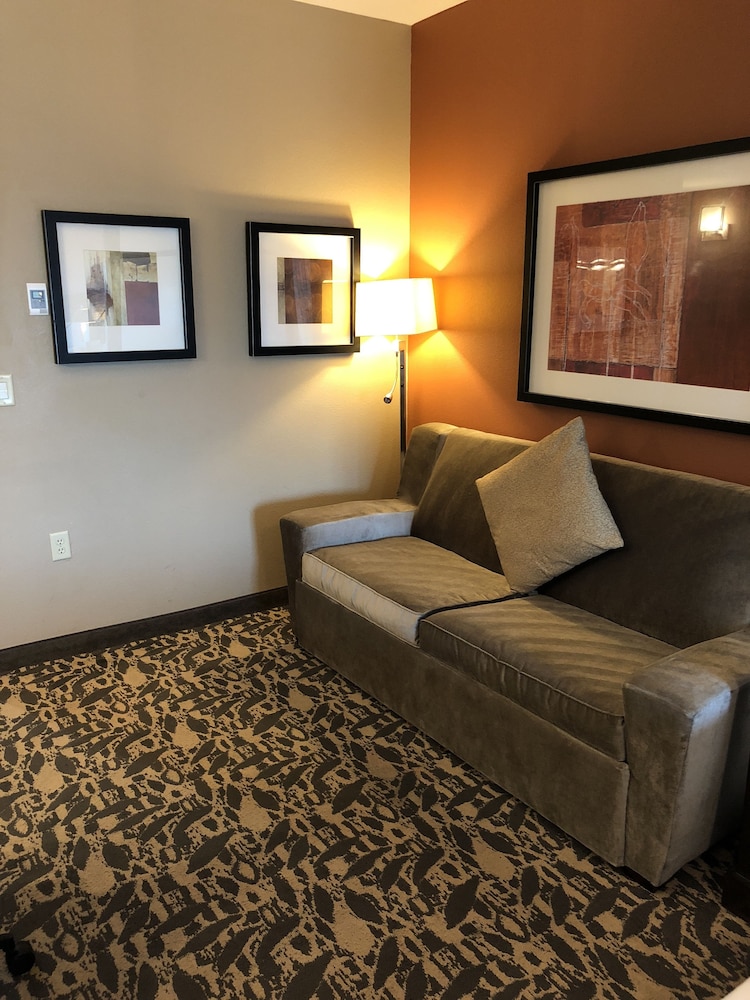 holiday inn express and suites north dallas at preston
