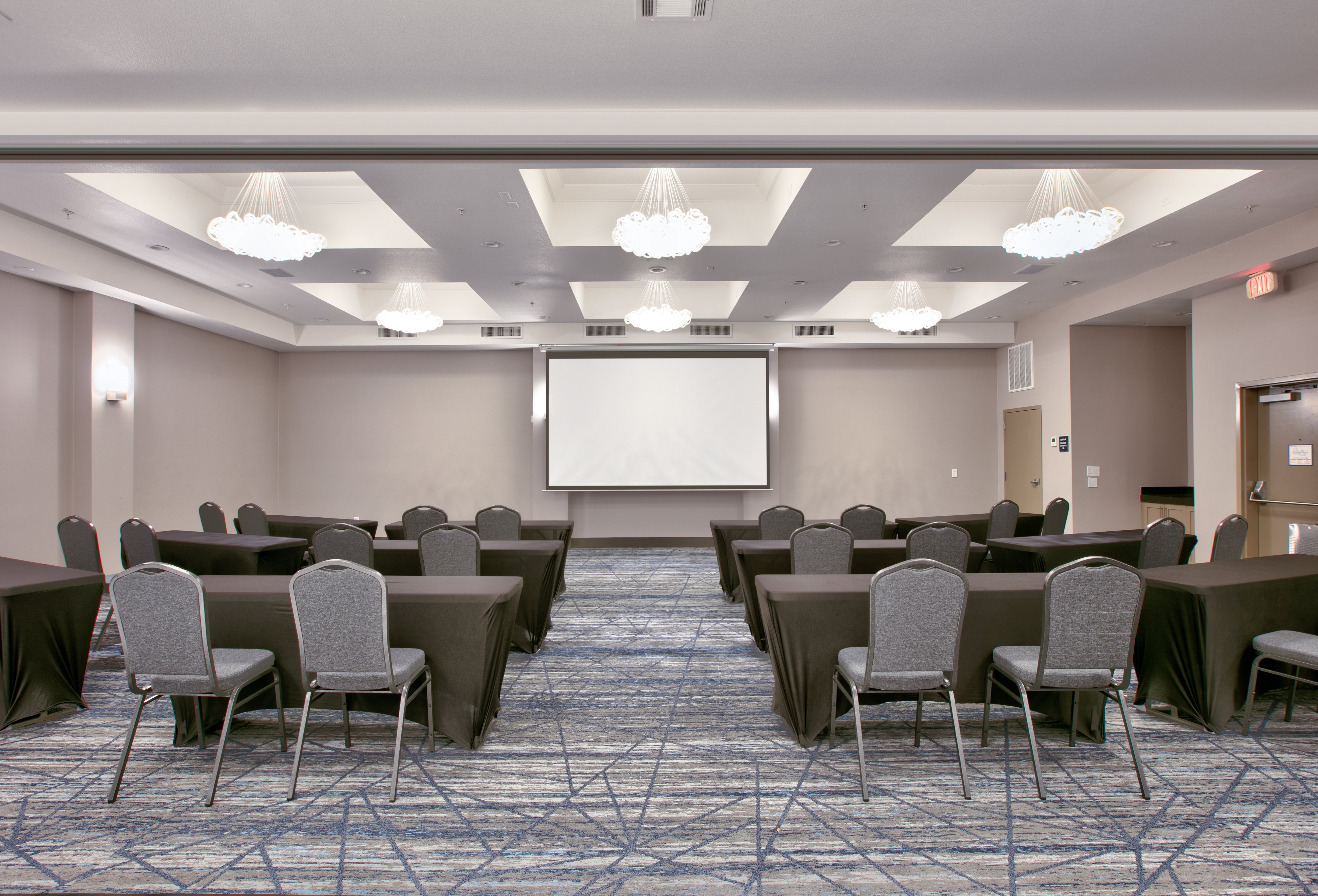 holiday inn express and suites north dallas at preston