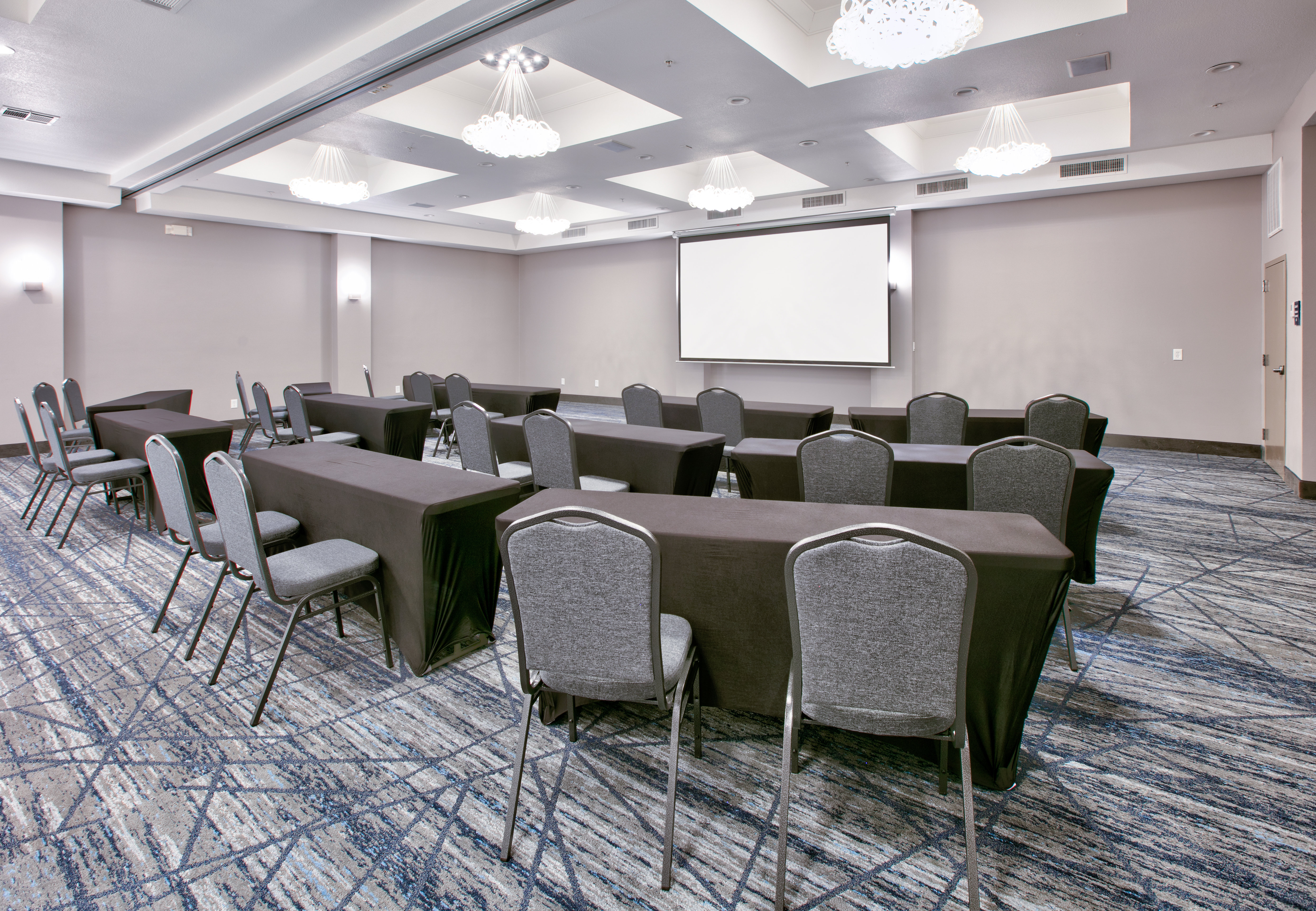 holiday inn express and suites north dallas at preston