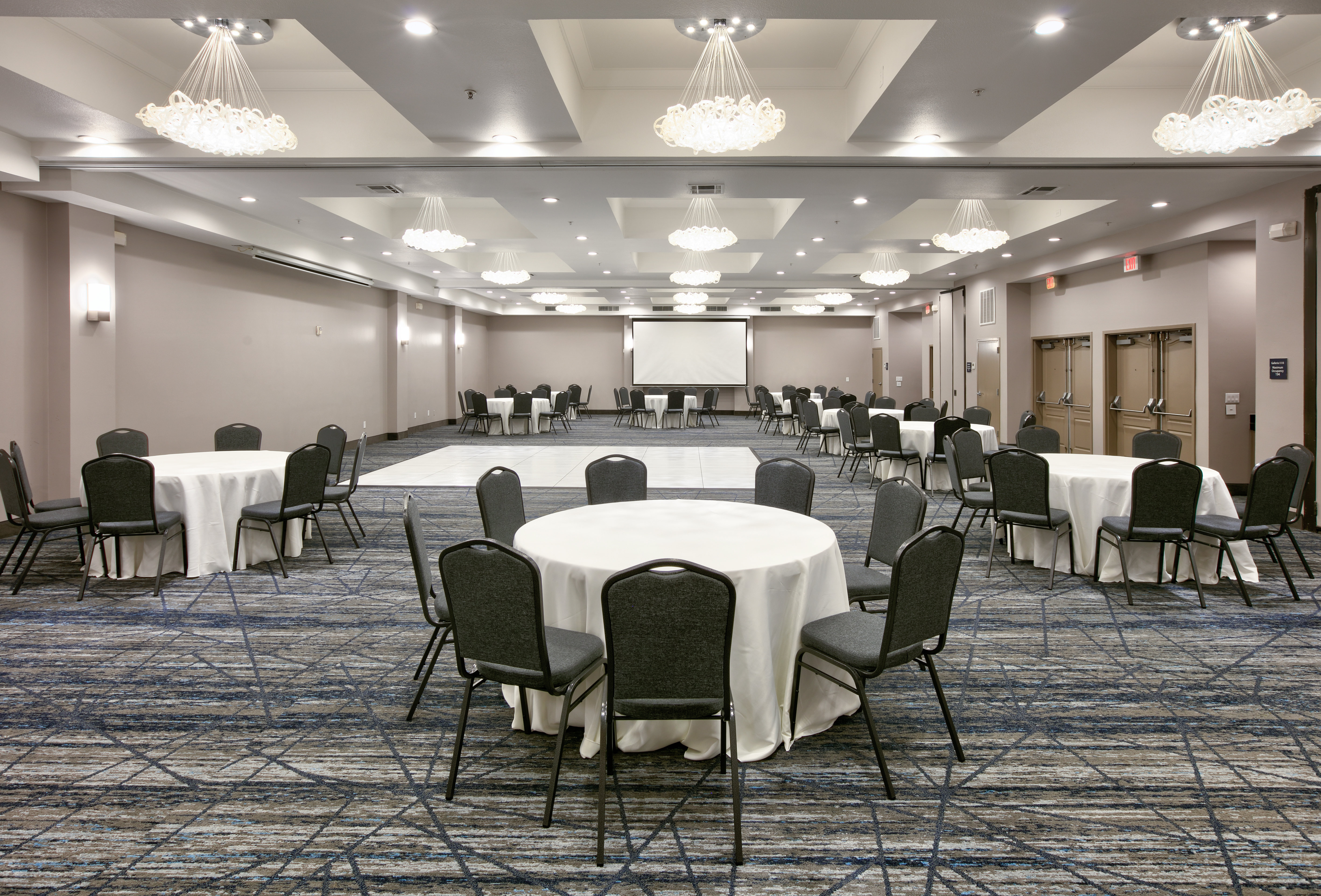holiday inn express and suites north dallas at preston