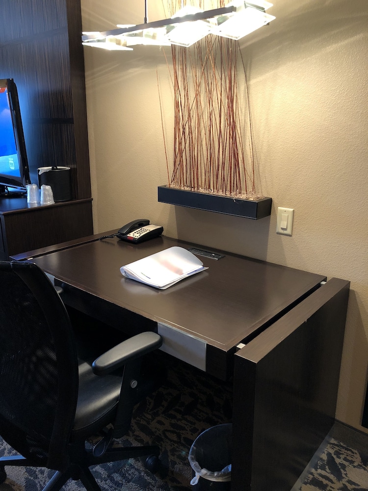 holiday inn express and suites north dallas at preston