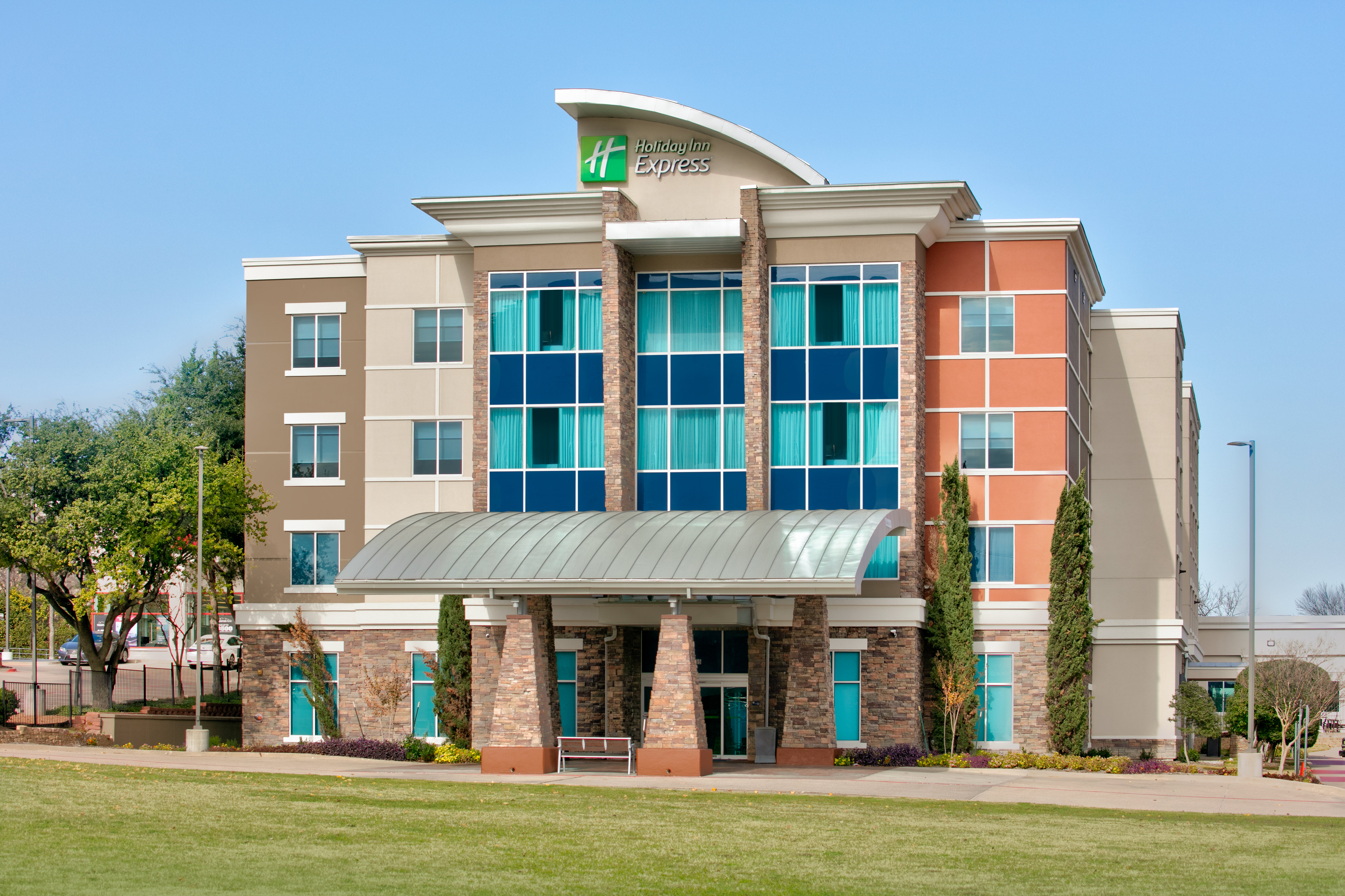 holiday inn express and suites north dallas at preston