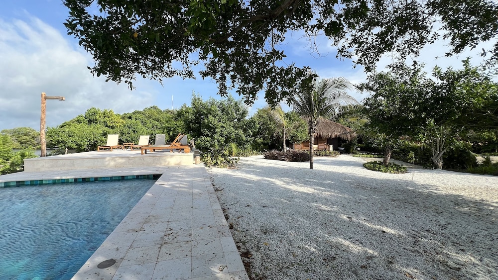 acasi rustic beach