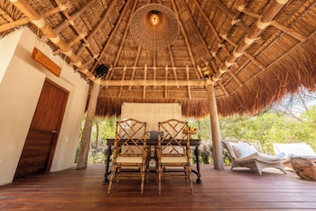 acasi rustic beach