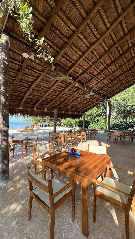 acasi rustic beach