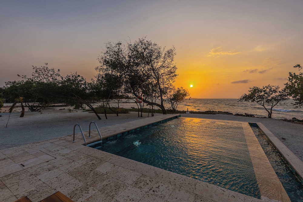 acasi rustic beach
