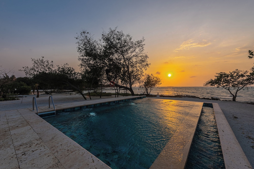 acasi rustic beach