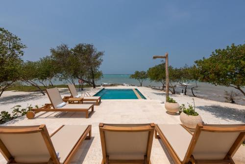 acasi rustic beach