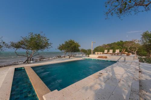 acasi rustic beach