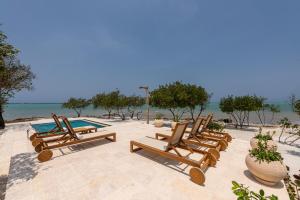 acasi rustic beach