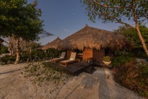 acasi rustic beach