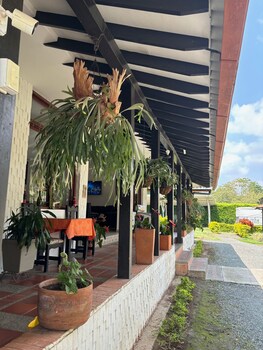 hotel cerritos plaza