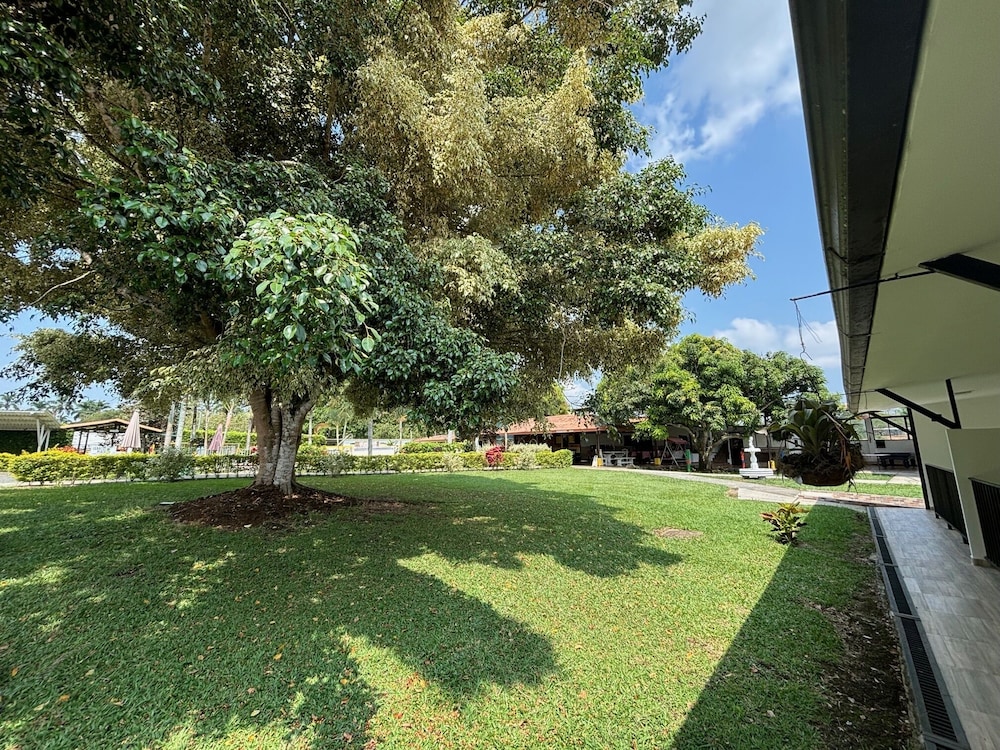 hotel cerritos plaza