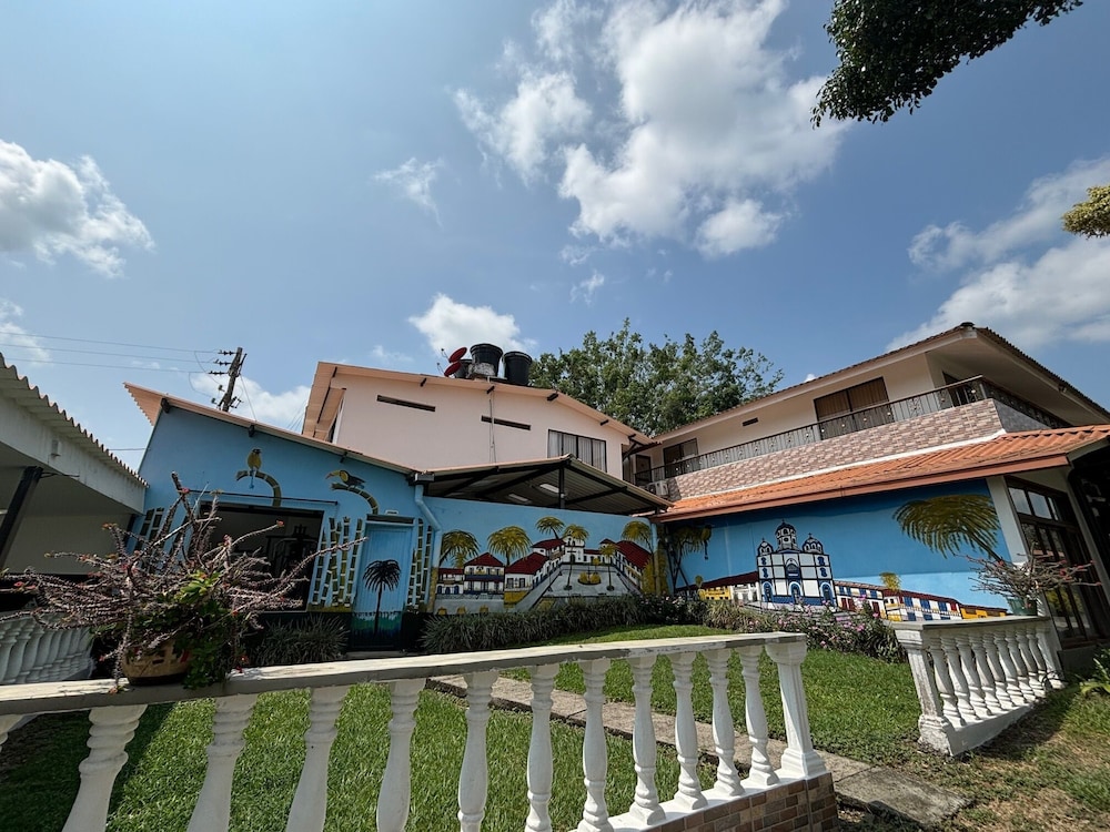 hotel cerritos plaza