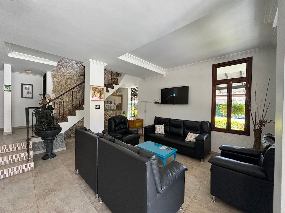 hotel cerritos plaza