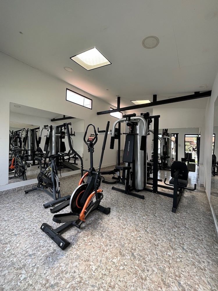 hotel cerritos plaza