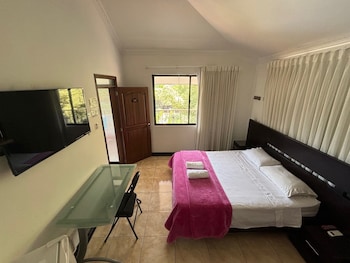 hotel cerritos plaza