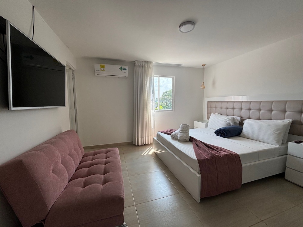 hotel cerritos plaza