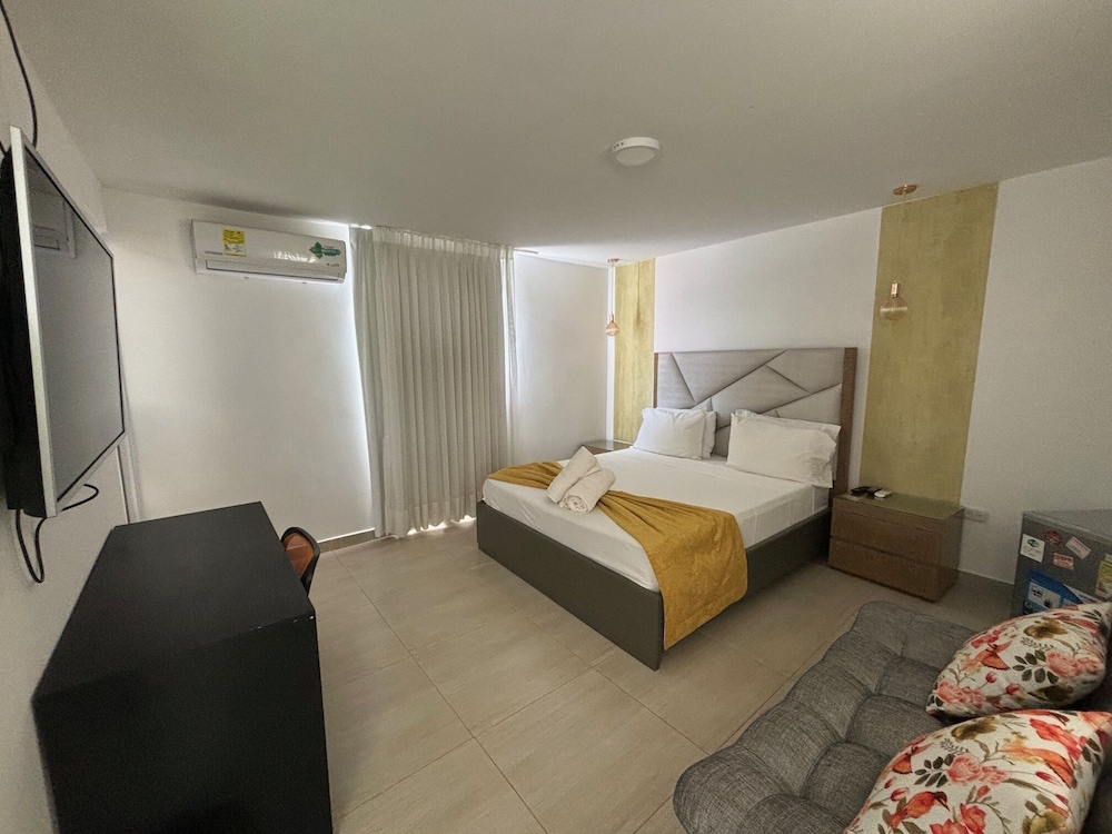 hotel cerritos plaza