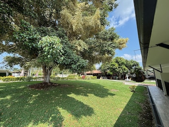 hotel cerritos plaza