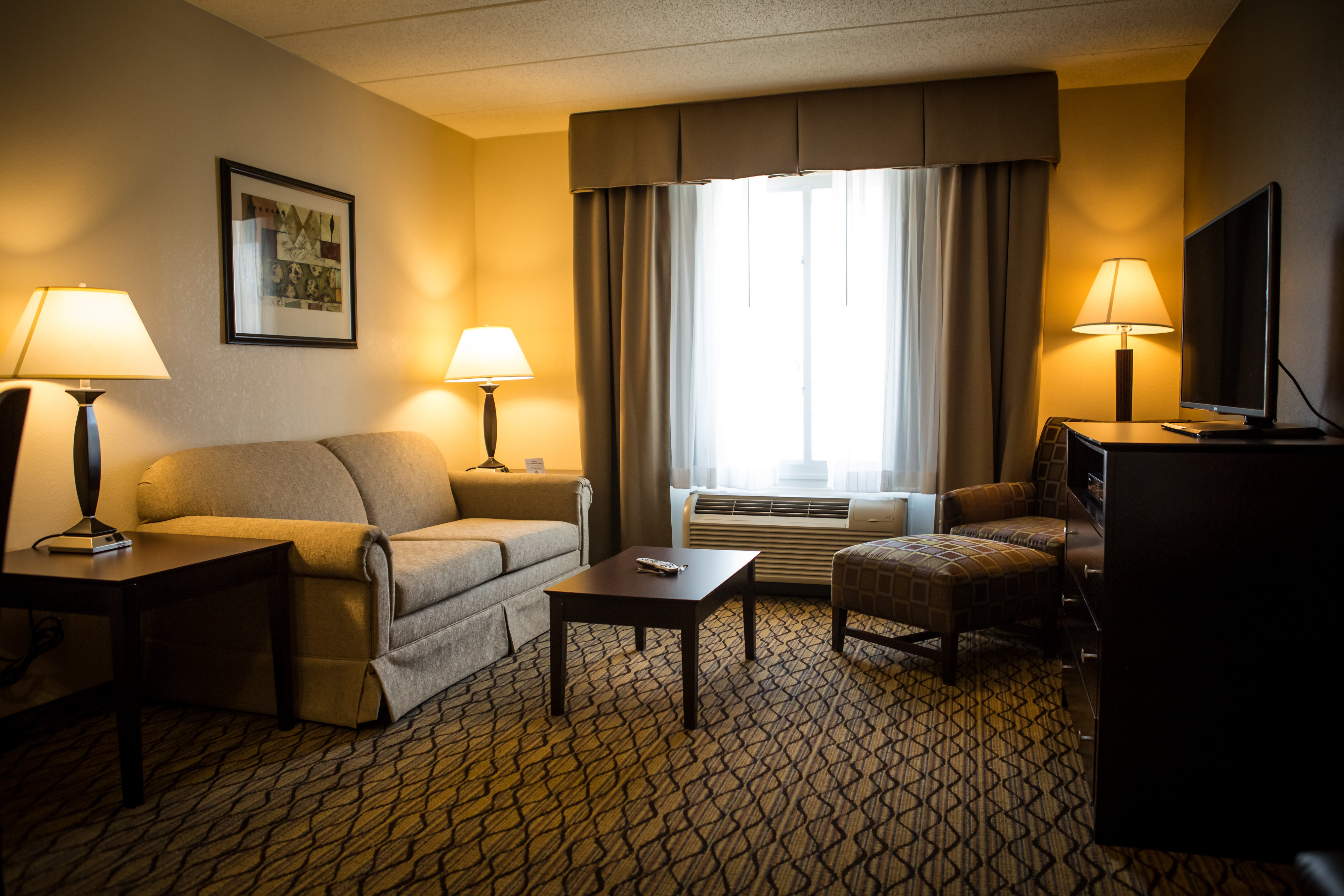 holiday inn express and suites milford by ihg
