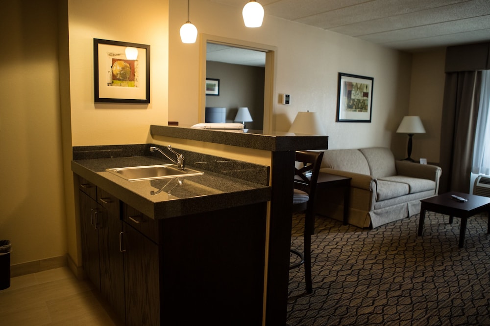 holiday inn express and suites milford by ihg