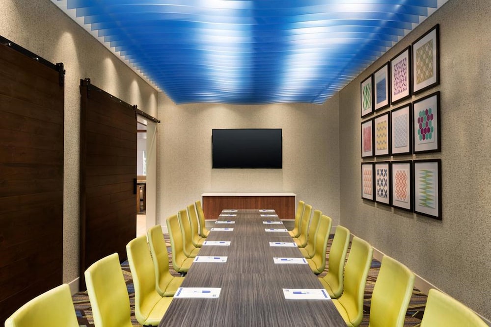 holiday inn express and suites milford by ihg