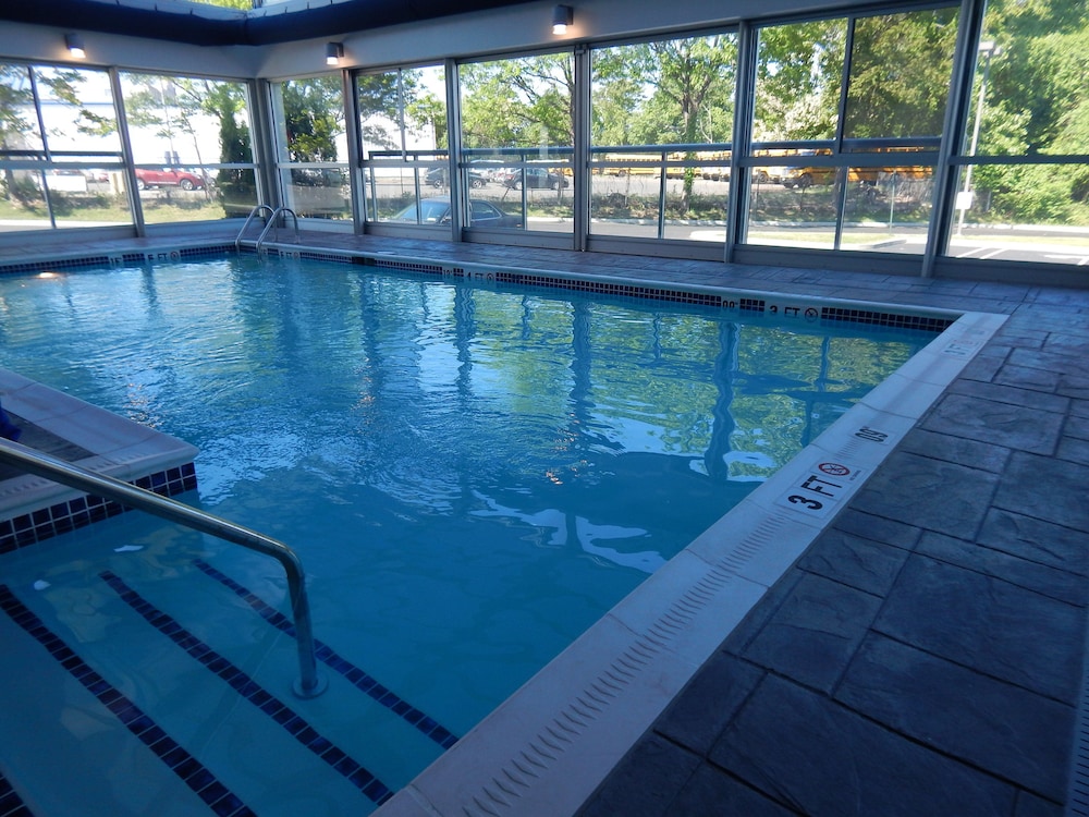 holiday inn express and suites milford by ihg