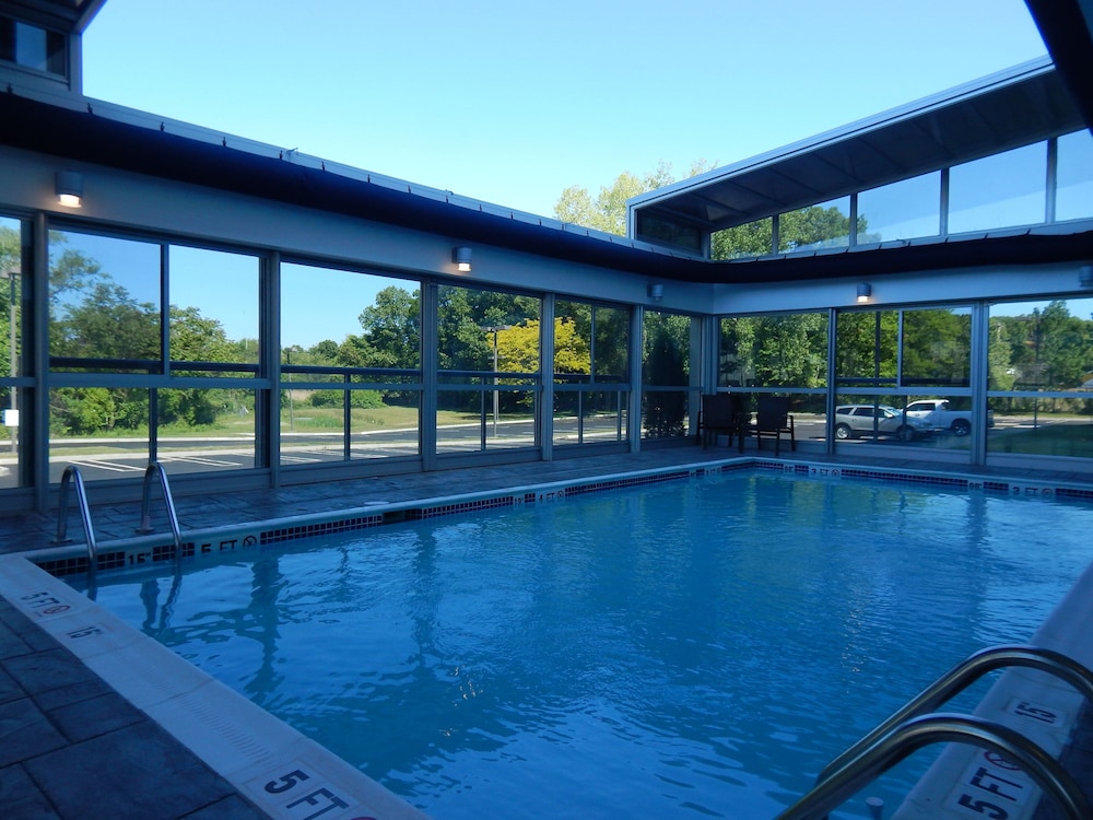 holiday inn express and suites milford by ihg