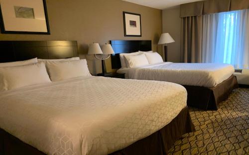 holiday inn express and suites milford by ihg