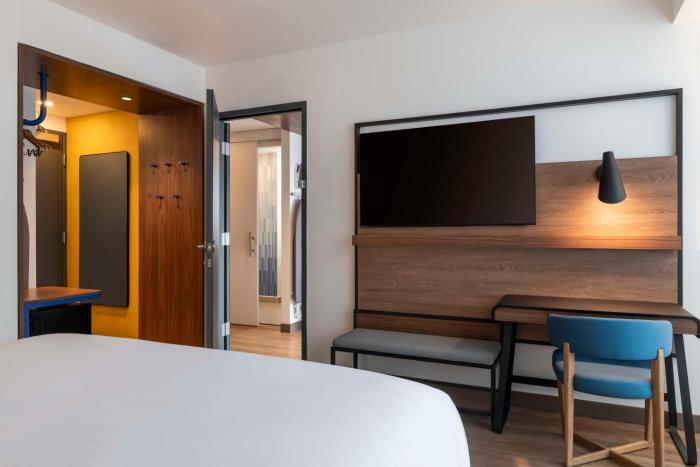 tru by hilton cali sur