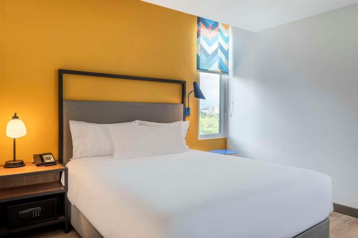 tru by hilton cali sur