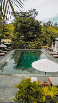 el rio hotel