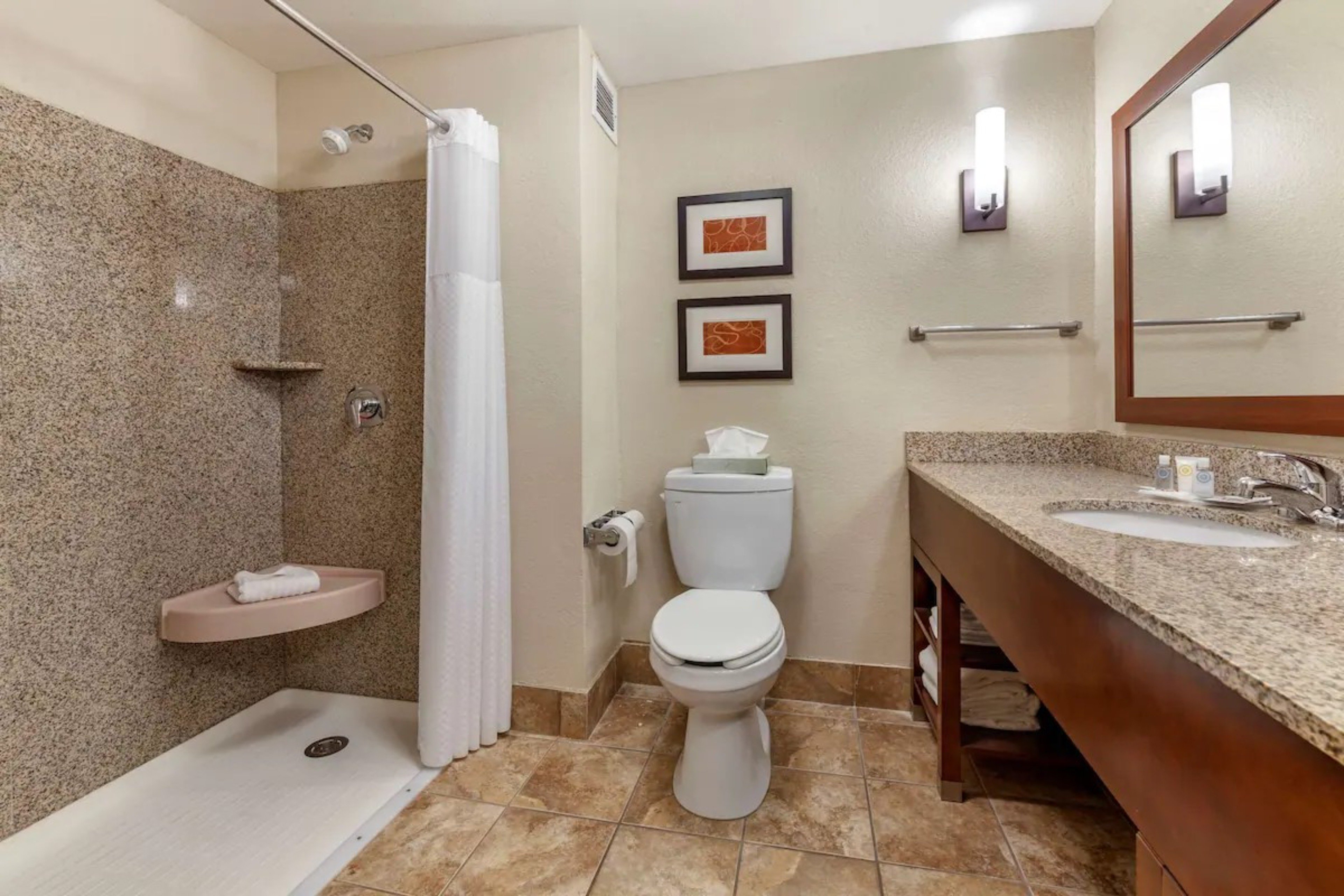 holiday inn express and suites milwaukee nw park place