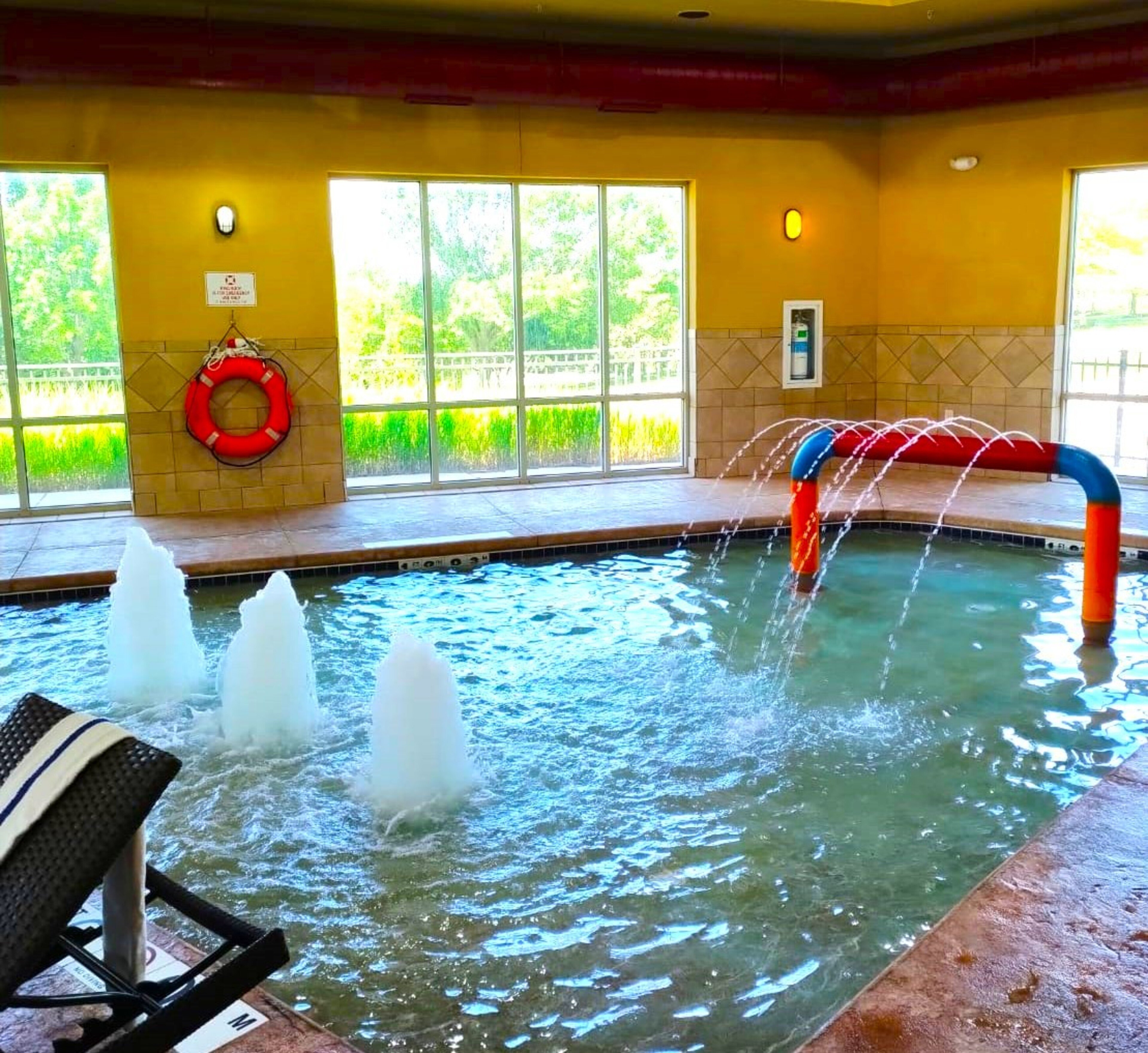 holiday inn express and suites milwaukee nw park place