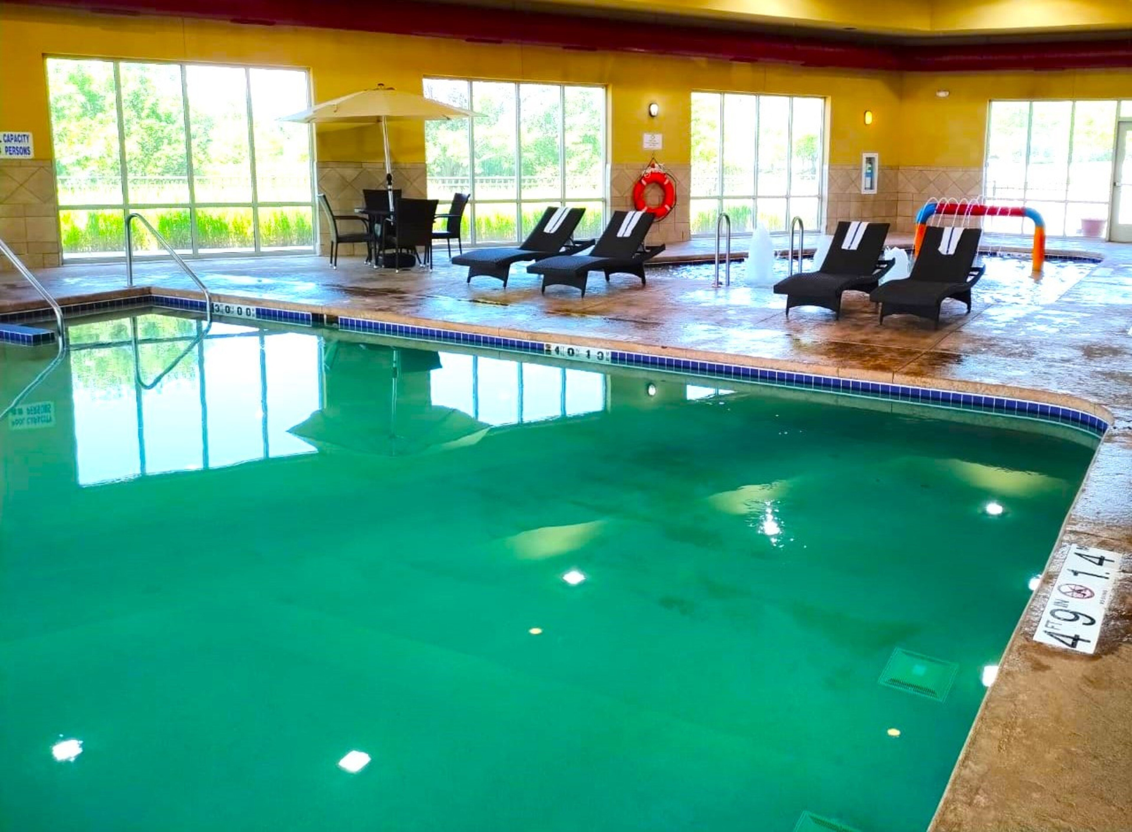 holiday inn express and suites milwaukee nw park place