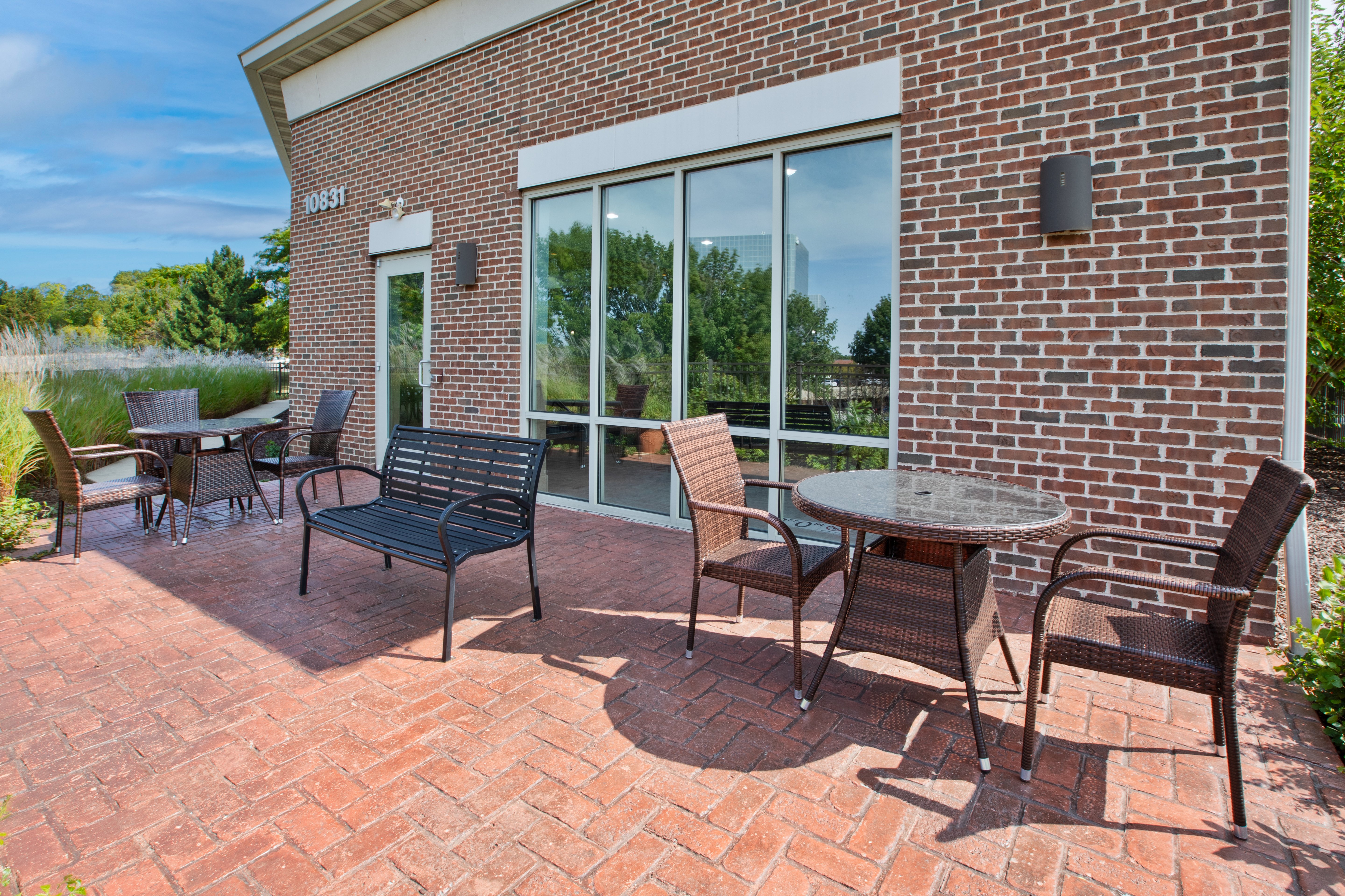 holiday inn express and suites milwaukee nw park place