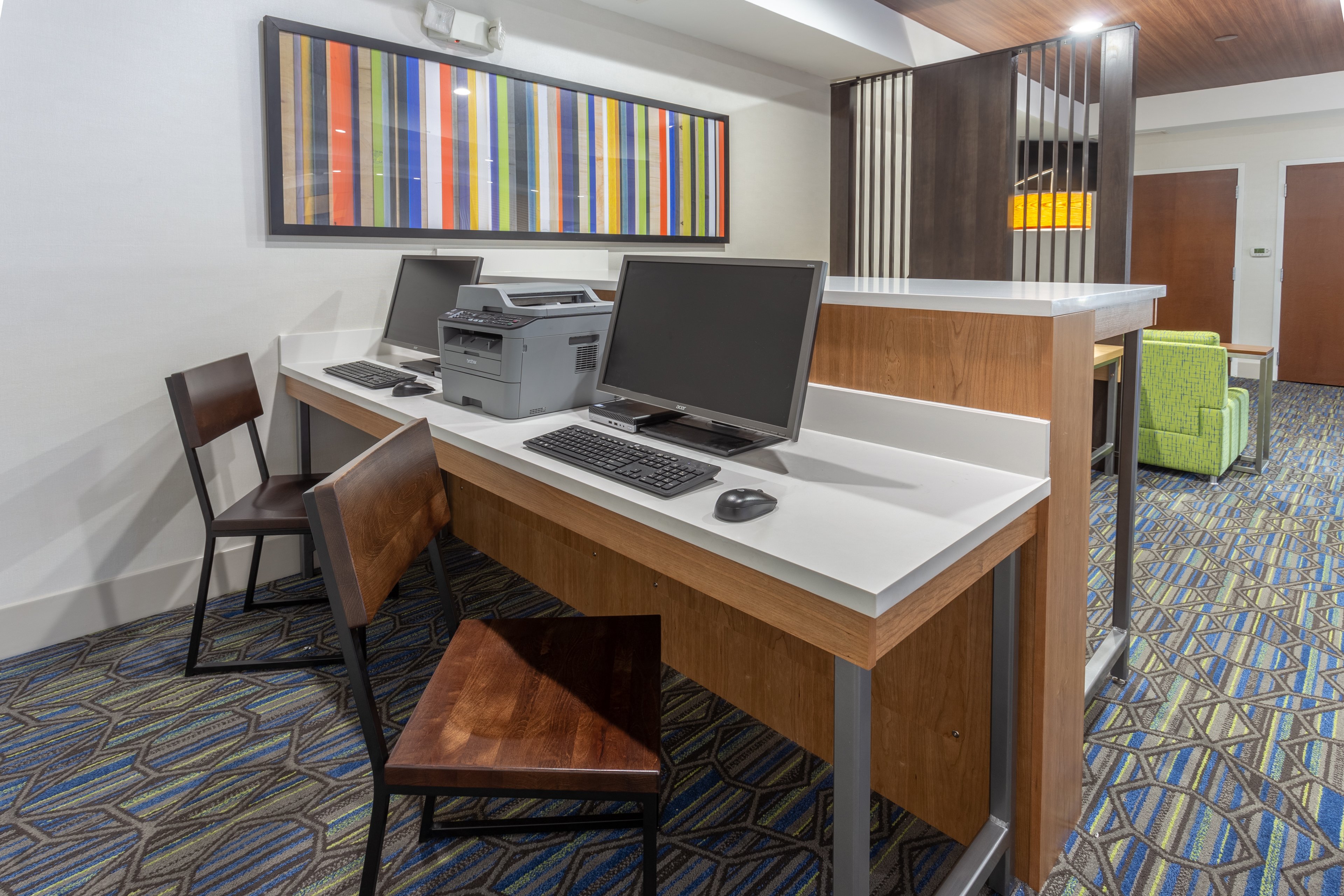 holiday inn express and suites milwaukee nw park place