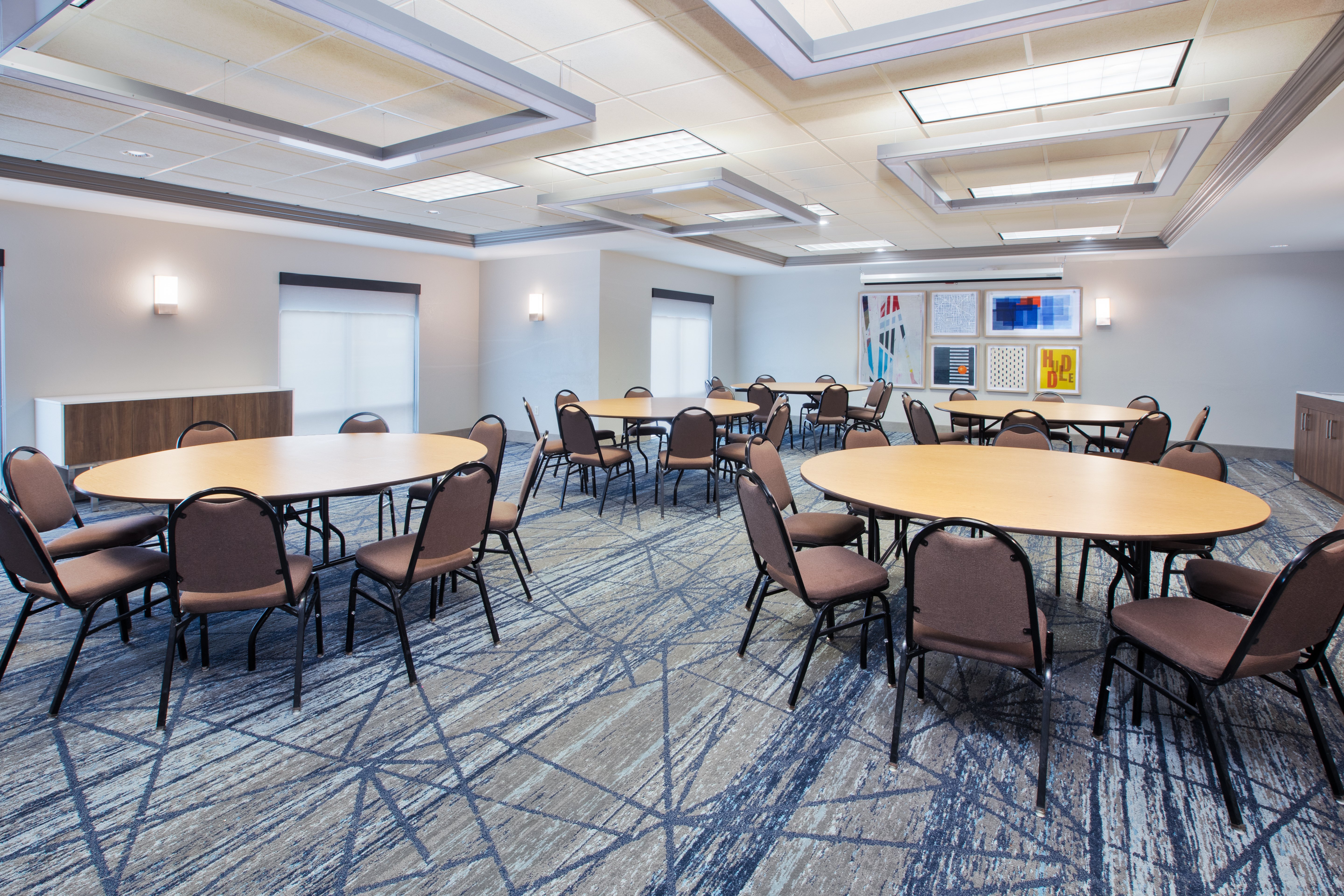 holiday inn express and suites milwaukee nw park place