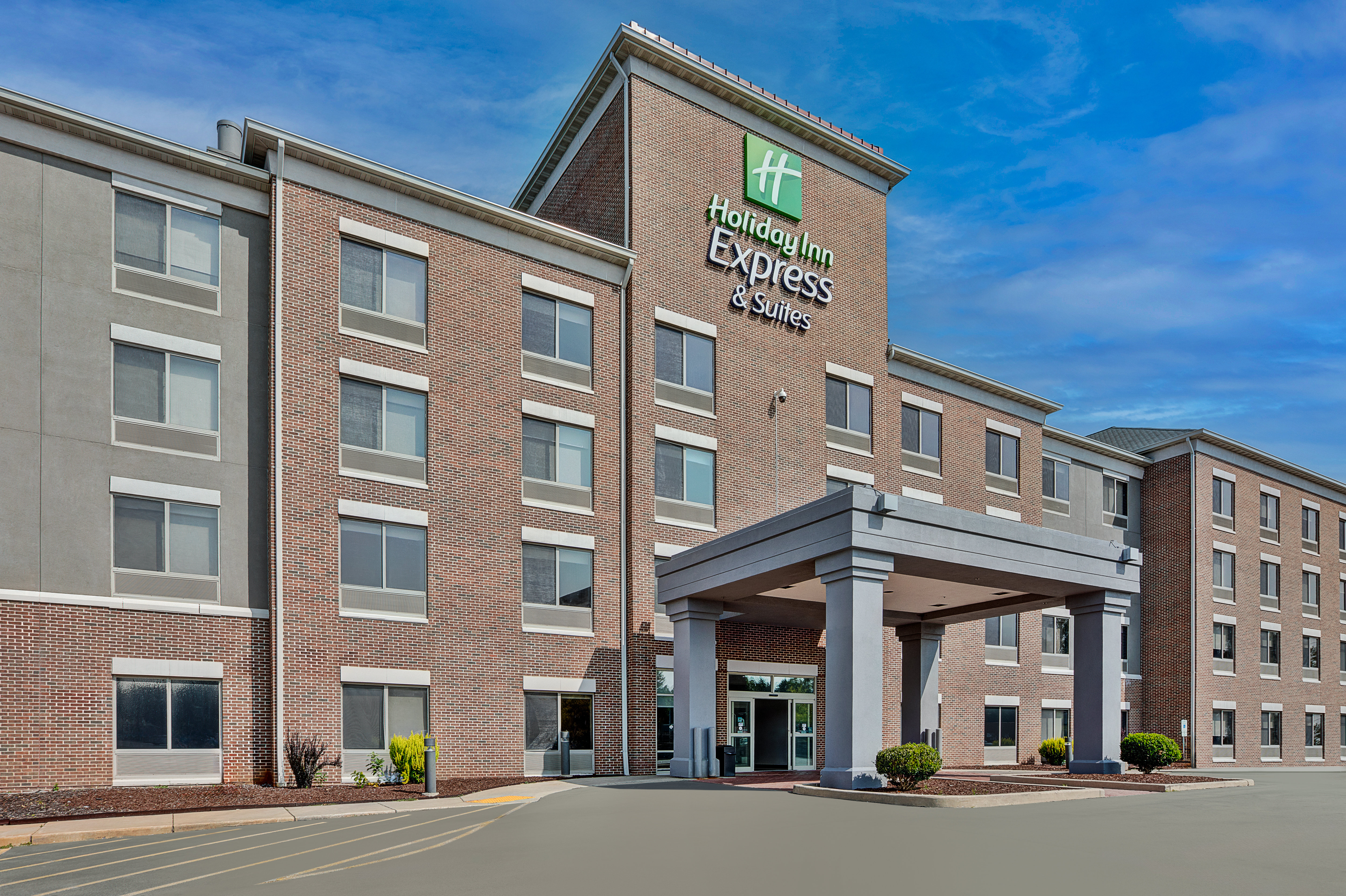holiday inn express and suites milwaukee nw park place