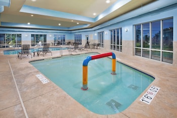holiday inn express and suites milwaukee nw park place