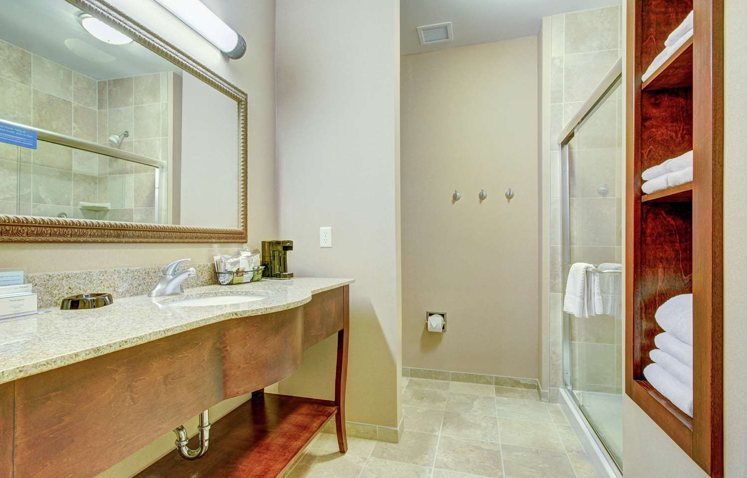 hampton inn and suites alexandria