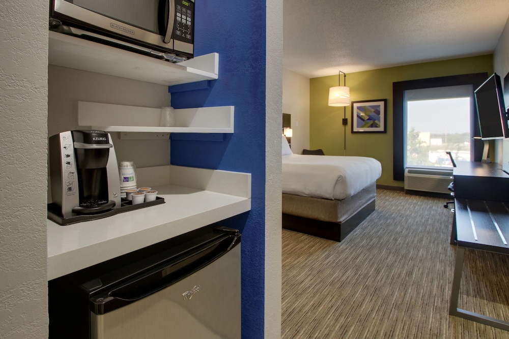 holiday inn express and suites lebanon by ihg