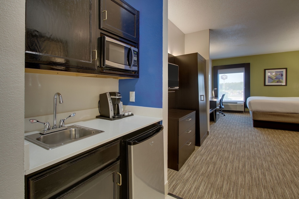 holiday inn express and suites lebanon by ihg