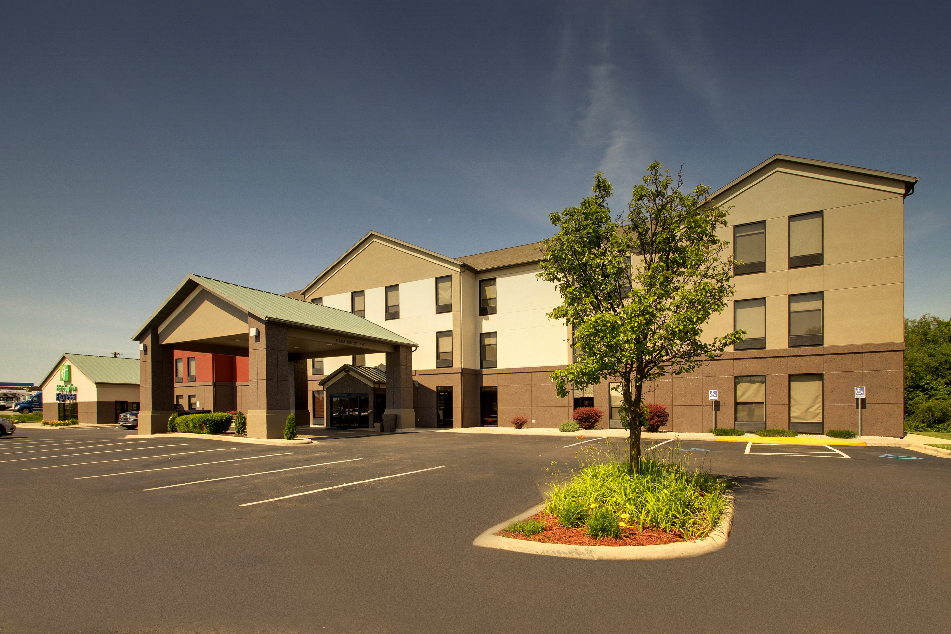 holiday inn express and suites lebanon by ihg